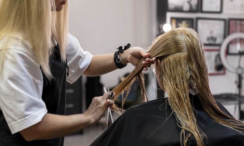 Bénéfices de plus de $177,000 - Salon de coiffure prospère à vendre (Cml 11241) 1