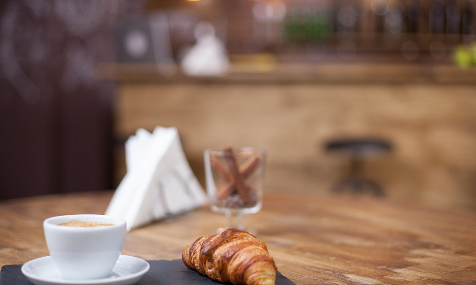 Agencement de café primé – vente d'un local fermé avec un loyer incroyablement bas - (Cml 11360) À vendre 1