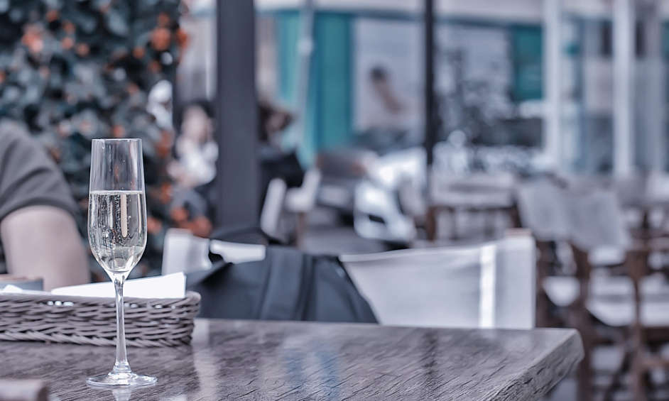 Restaurant Distingué & Bar à Vins - Une Destination Primée - (Cml11459) À Vendre 1