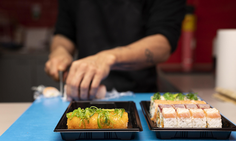 Facile À Gérer Sushi À Emporter Dans Une Zone Commerciale Communautaire - (Cml 11451) À Vendre 1